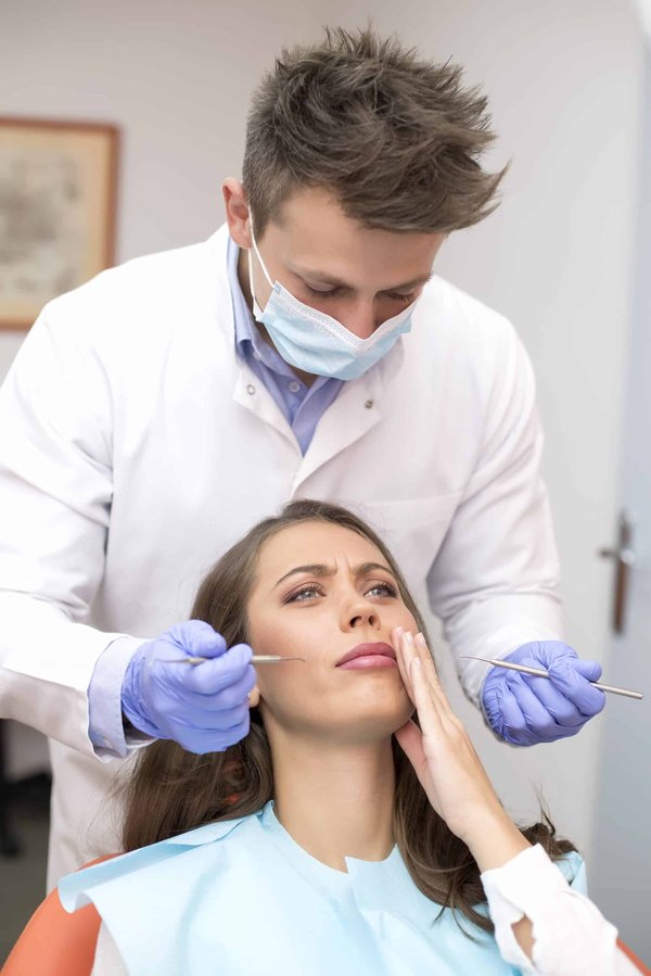 Soulager la douleur dentaire : Solutions rapides et services d'urgence